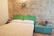 Load image into Gallery viewer, THE VOICE RETREAT, In Sicily - CASETTA CONDIVISA