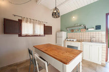 Load image into Gallery viewer, THE VOICE RETREAT, In Sicily - CASETTA CONDIVISA
